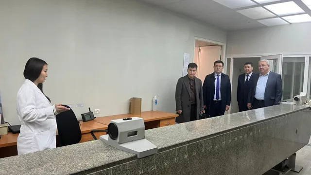 Демонстрация измерительного оборудования группе коллег. Алматы, ноябрь 2023. Архив.