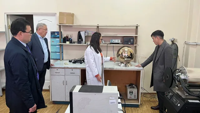 Обсуждение лабораторного оборудования с коллегами. Алматы, ноябрь 2023. Архив.