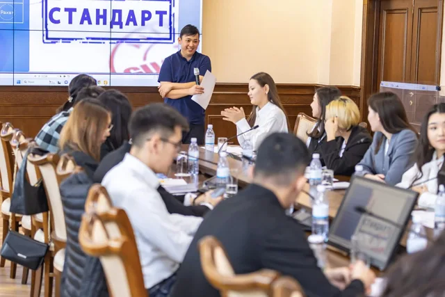 Обсуждение со студентами в ЕНУ. Архив; публикация — март 2024.