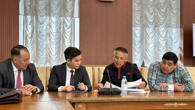 Обсуждение рабочих материалов с коллегами. Архив; публикация — май 2023.