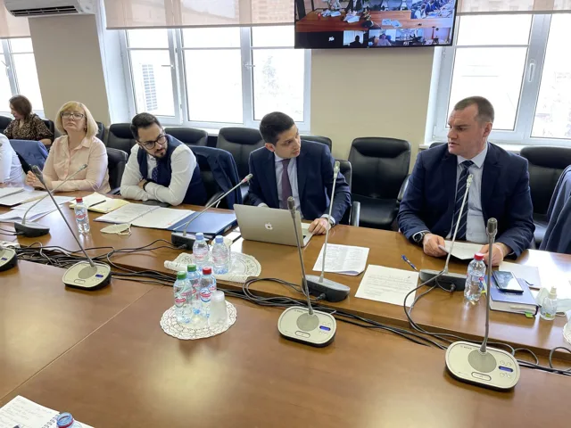 Совместная работа на экспертном совещании. Архив; публикация — 2021-04-21.